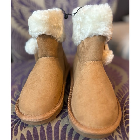 NEW boots with Pom Poms 🤎 - Picture 3 of 6